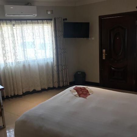 Northern Rock Hotel Mpika Экстерьер фото