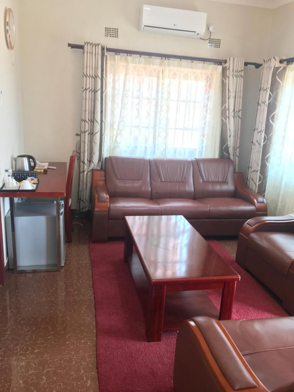 Northern Rock Hotel Mpika Экстерьер фото
