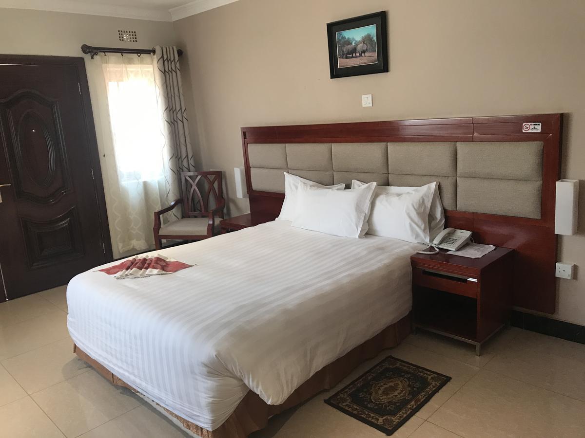 Northern Rock Hotel Mpika Экстерьер фото