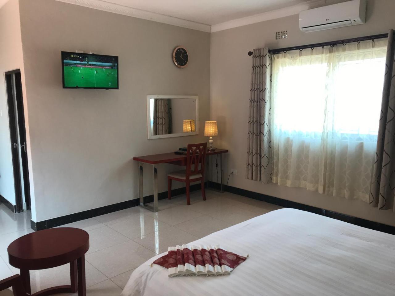 Northern Rock Hotel Mpika Экстерьер фото