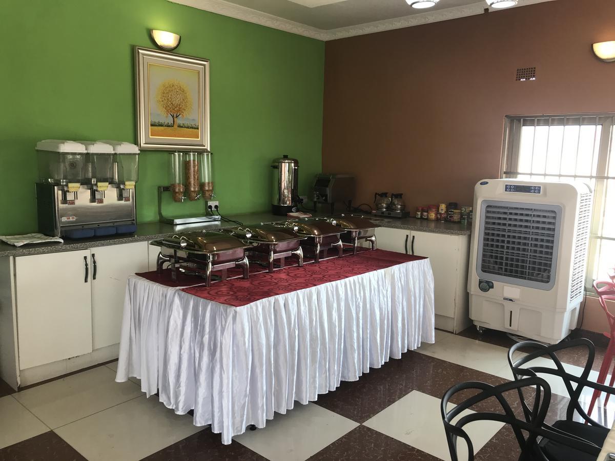Northern Rock Hotel Mpika Экстерьер фото